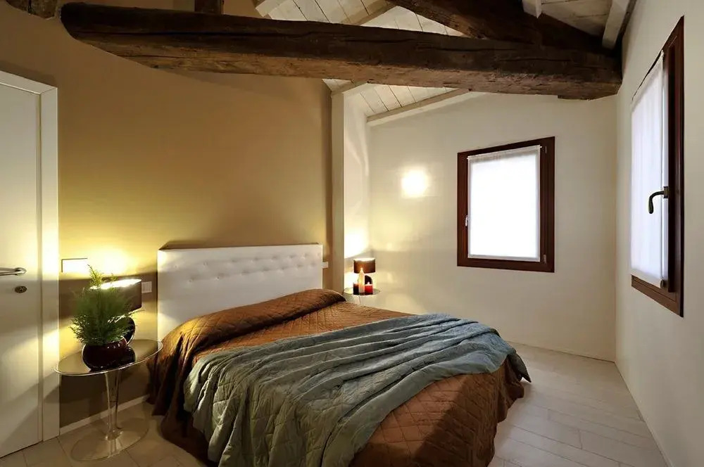 Lovely Canal View Apartment