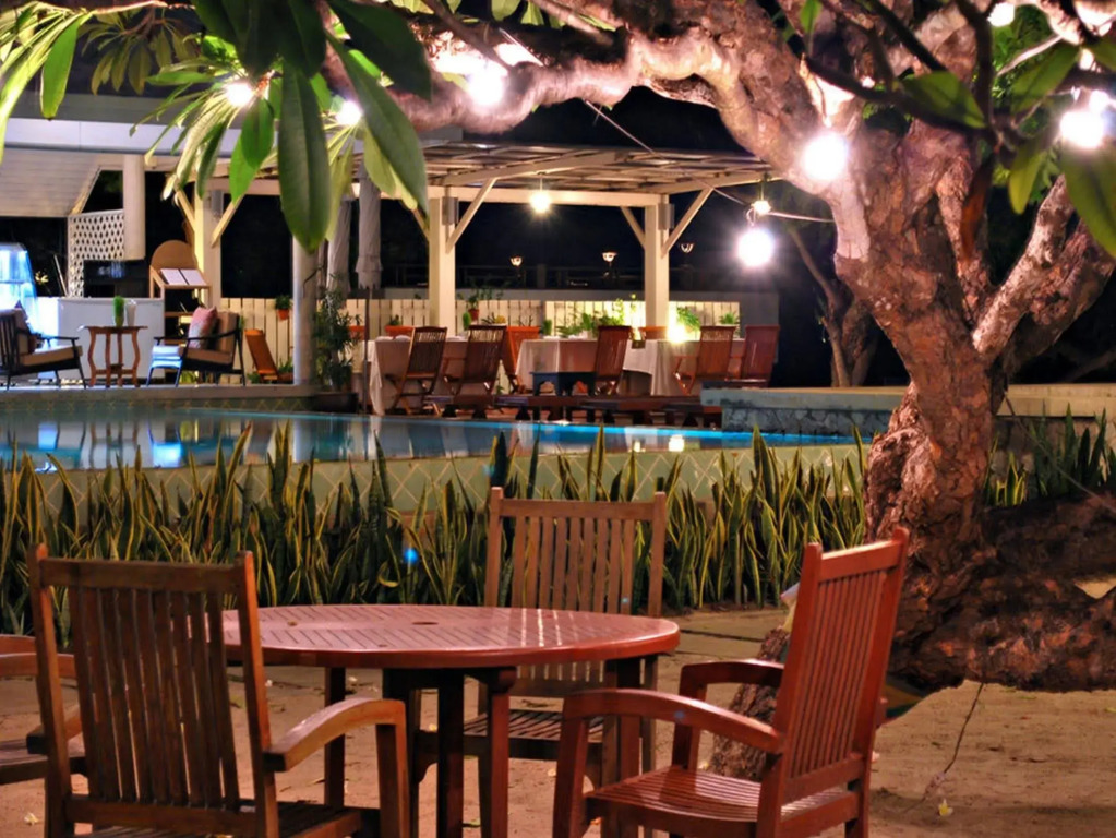 Baan Bayan Beachfront Hotel