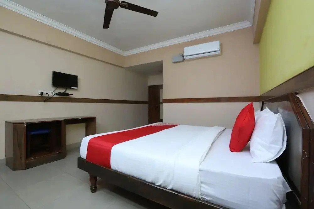 Sanman Regency next to Jaganmohan Palace