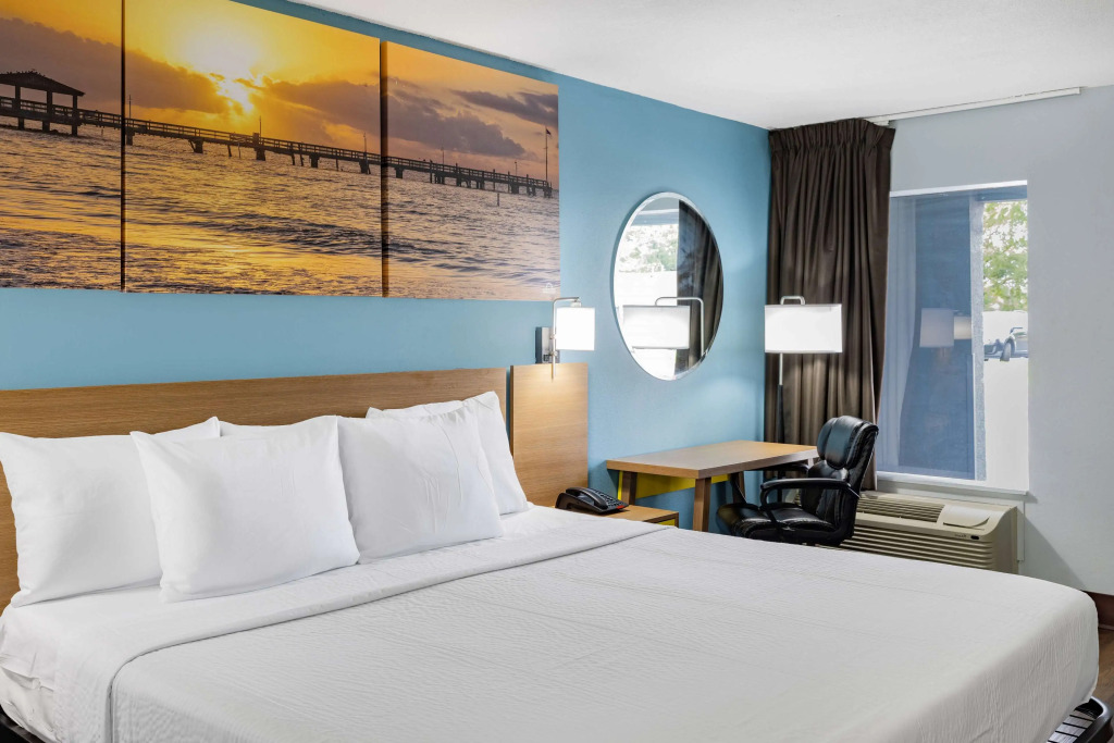 Days Inn by Wyndham Pensacola I-10