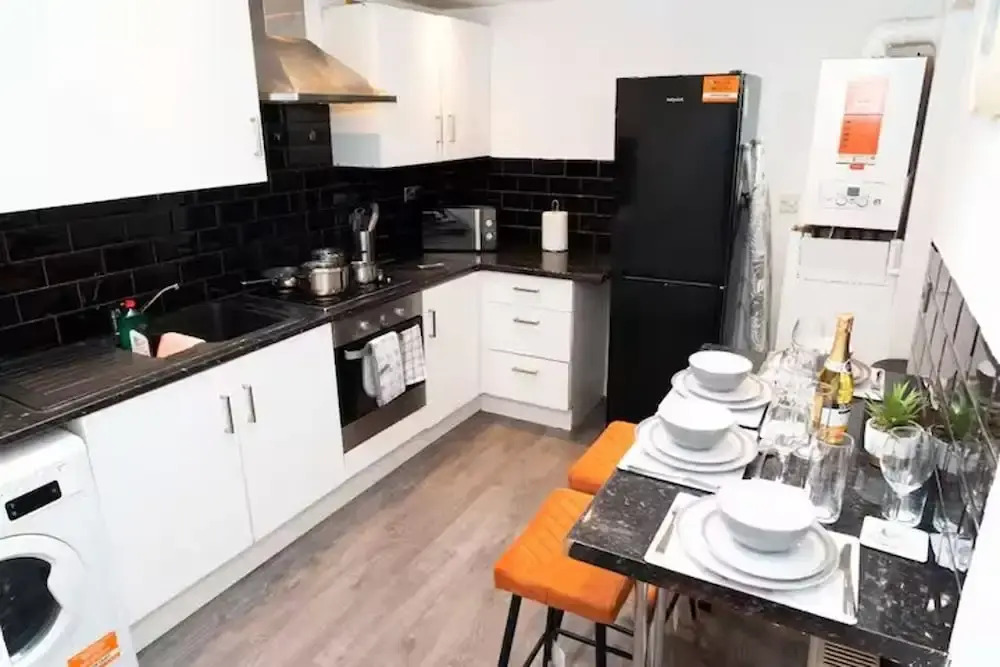 Near Transport - Parking - Wifi - Sleeps 3