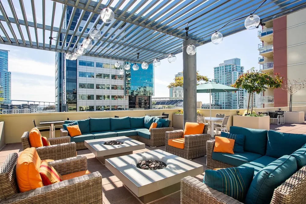 WanderJaunt Modern Dt San Diego Apts