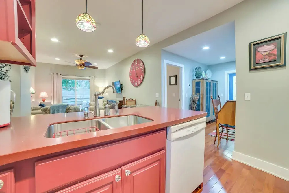 Northwest Michigan Duplex: 1/2 Mi to Lake Michigan