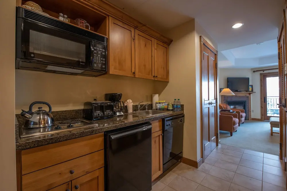 Slopeside Studio Unit With Kitchenette Studio Bedroom Condo - No Cleaning Fee! by RedAwning