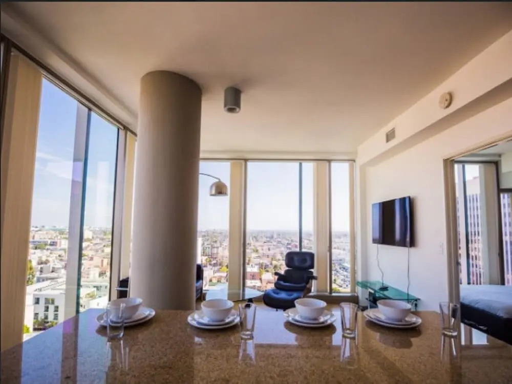 Modern La 2 Bedroom Luxury Suites