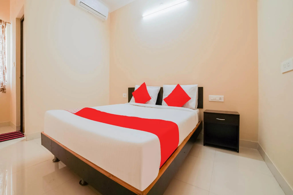 OYO 79539 Lemonade Suites