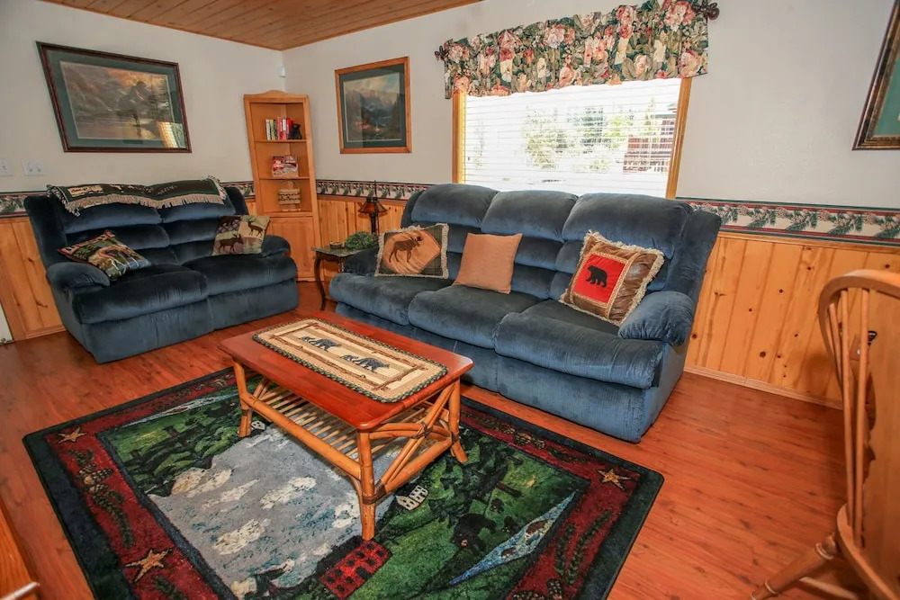 The Villa Pines
