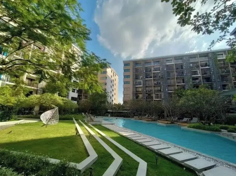Blossom Condo Sathon-Charoenrat