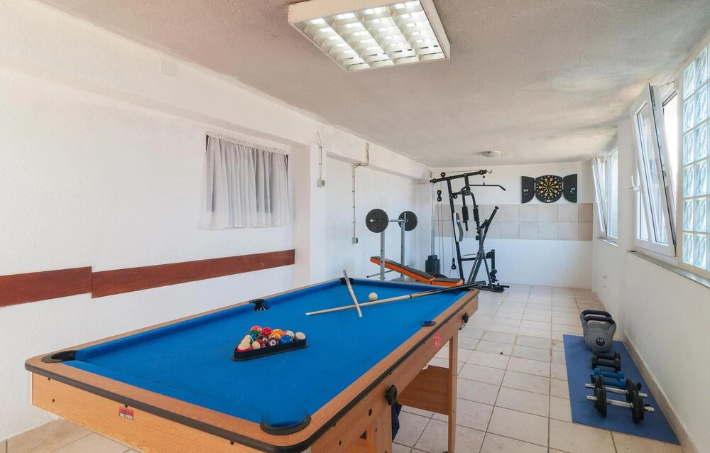 Nice Home in Slatine with Hot Tub, WiFi & 6 Bedrooms