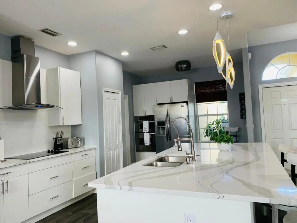 Paradise Heated Pool Home Near IMG and Siesta Key Beach