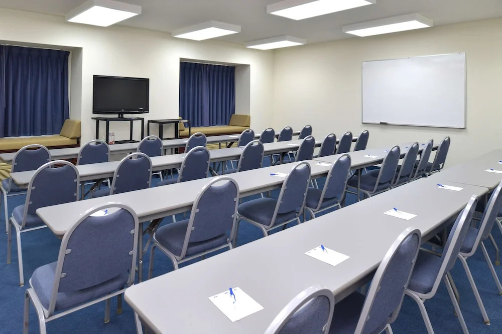 Days Inn & Suites Maryville