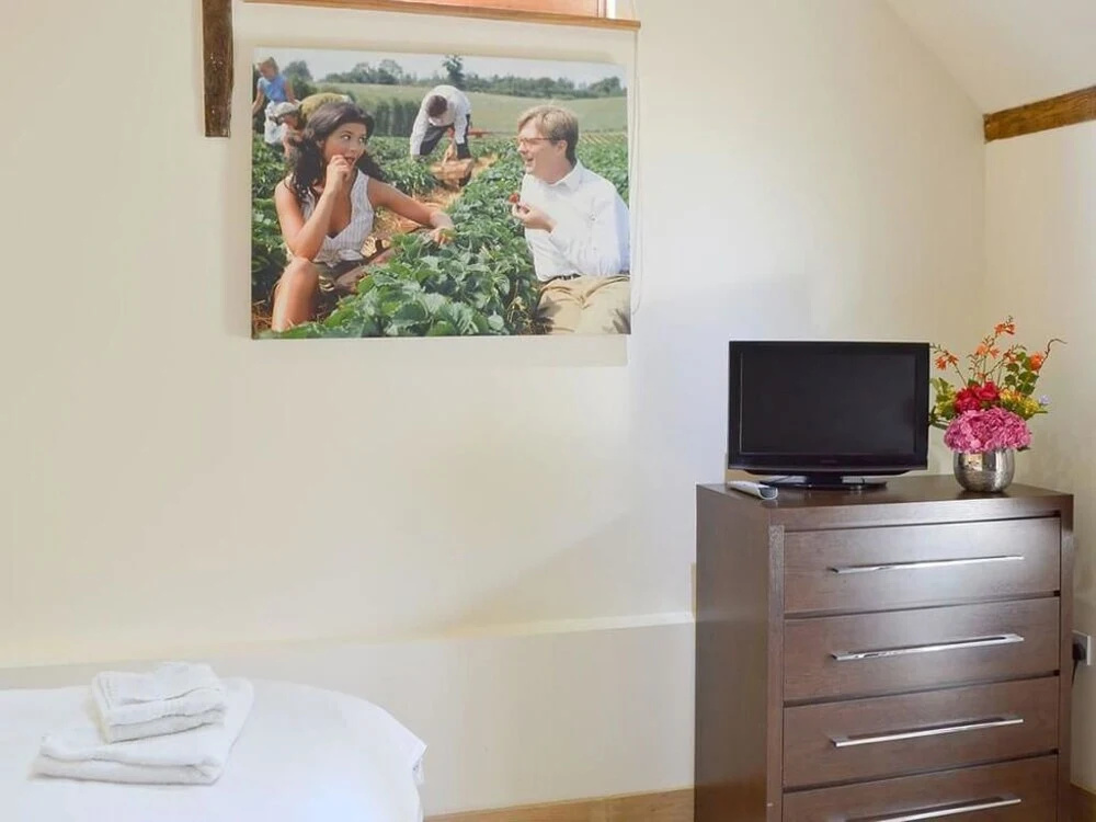 Luxury Cart Lodge set on the farm which featured in the 'Darling Buds of May'