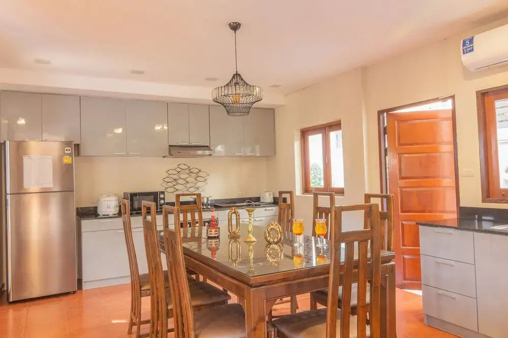 3BR Bali style PrivatePool Villa Near main road Large pool