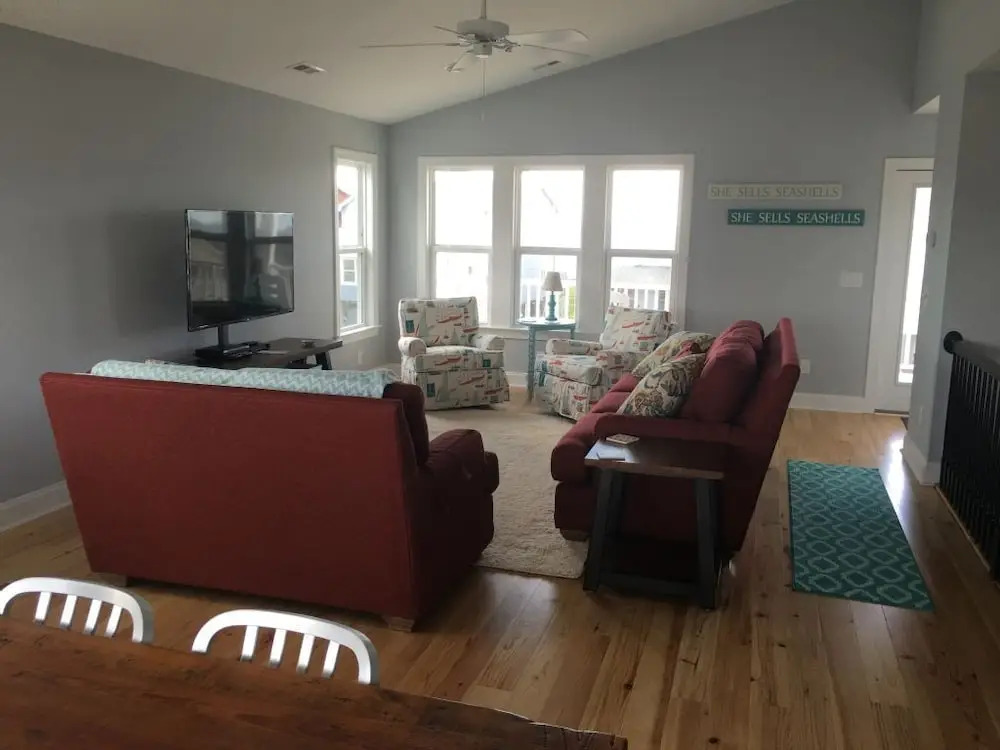 Best Day Ever 4 Bedroom Home by RedAwning