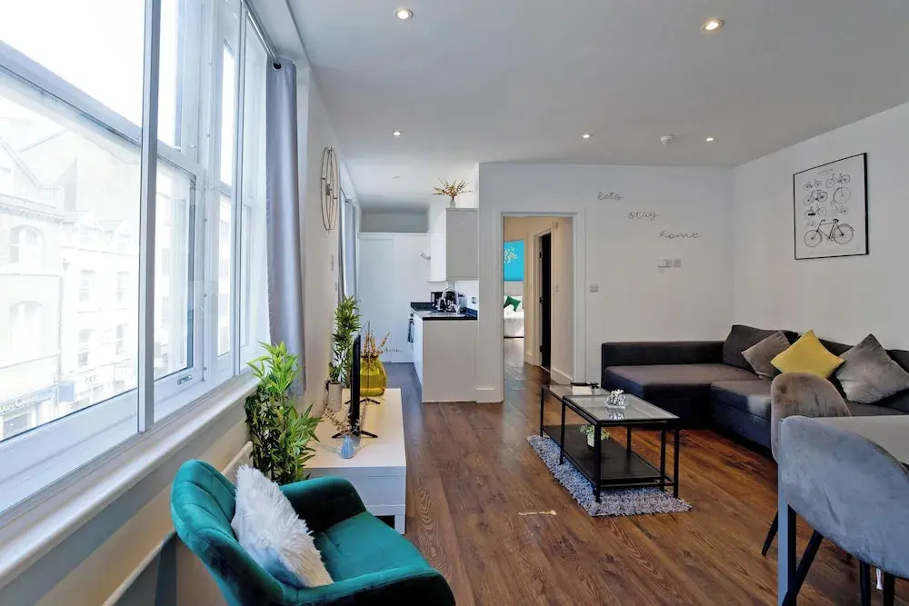 Imperial Middlesex Street Apartments