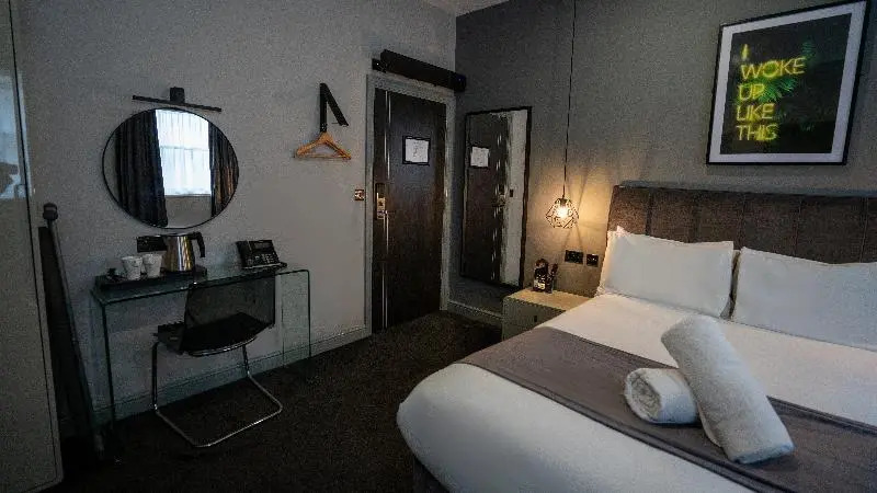 Hotel 105