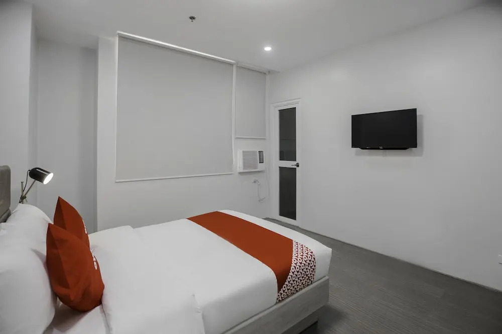 OYO 726 Sanchez Hotel