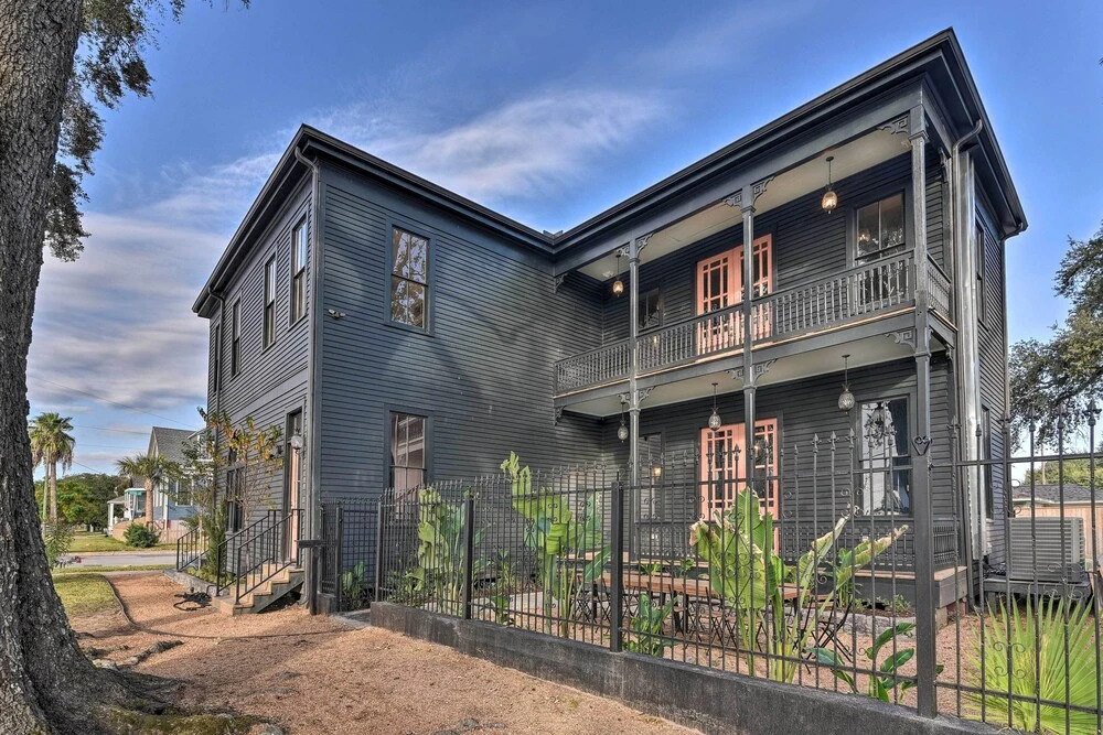 Stunning Historic Home < 4 Mi to Beaches!