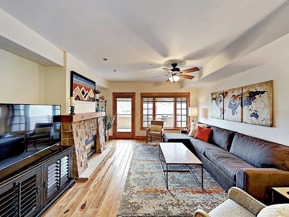 Downtown Gem 2br/2.5ba Overlooking The Yampa River 2 Bedroom Condo
