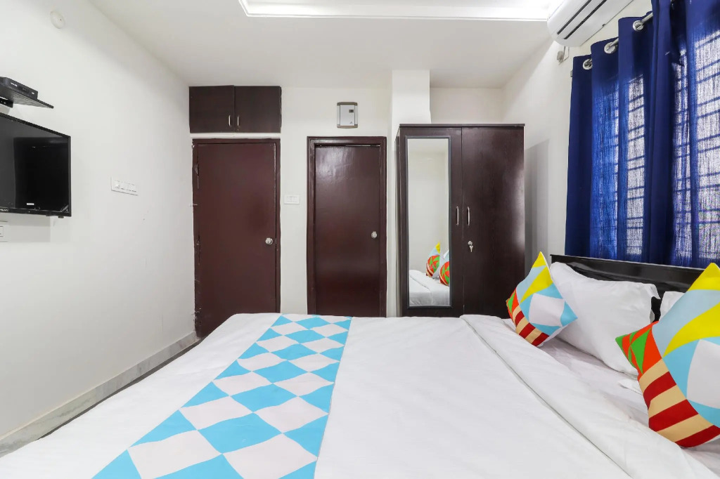 OYO Flagship 75583 Thatipally Mansion