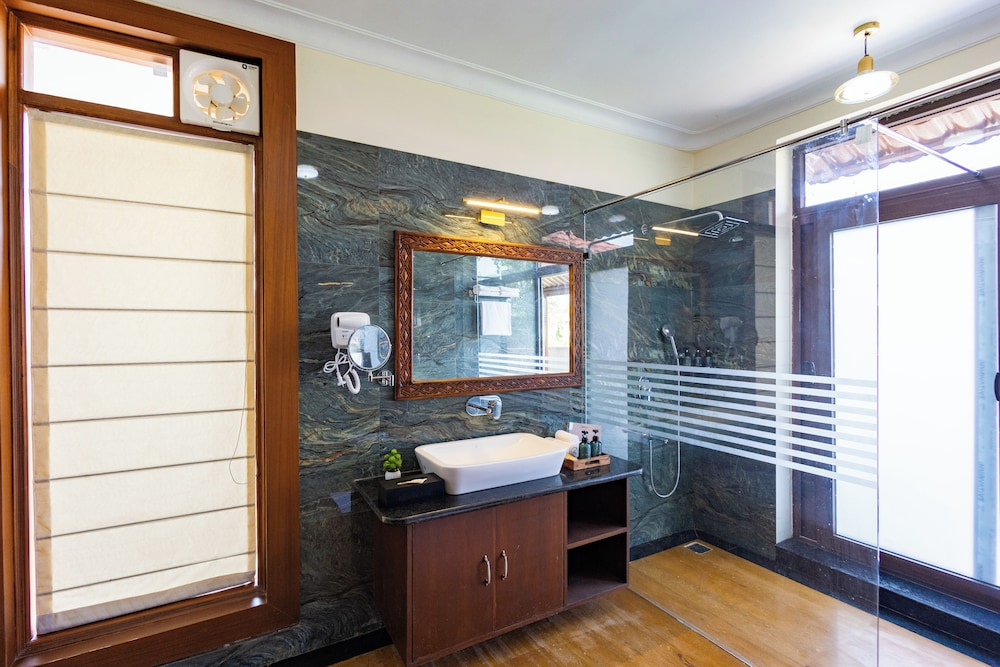 ELIVAAS Tiger Cave Suite with Pvt Pool