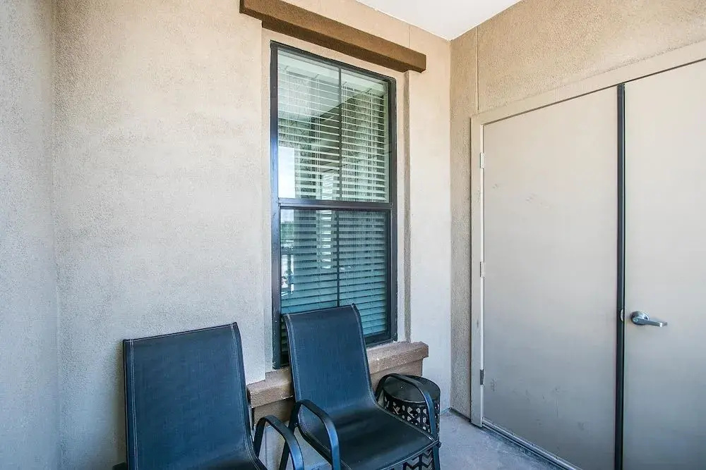 Rooftop Pool, Views, Close to Shops & Dining C4427