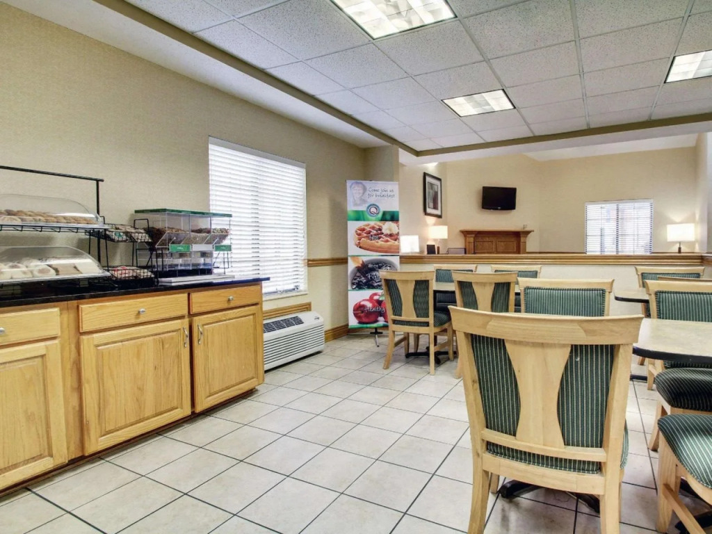 Columbia Inn & Suites