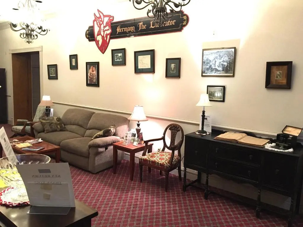 Hermann Crown Suites