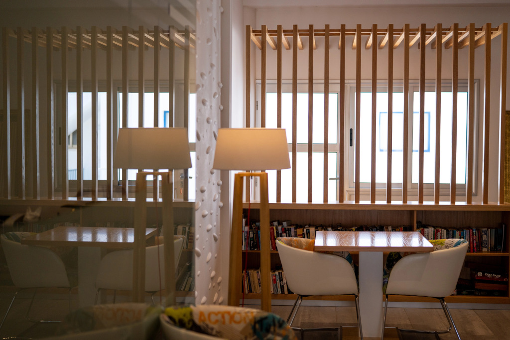 Vrachia Beach Hotel & Suites