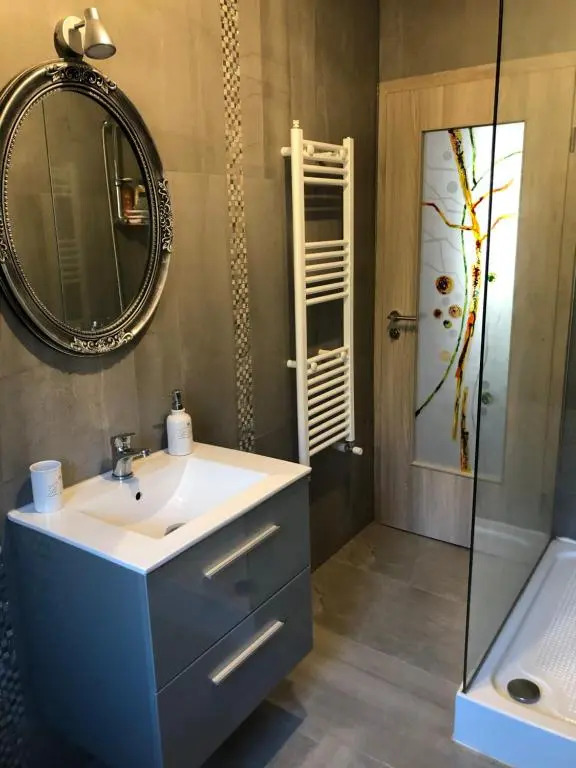 Apartament Andy Busteni 30 m de partie