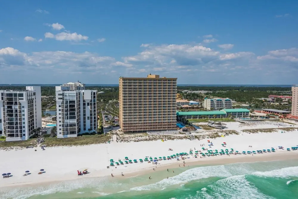 Gulf-front Gem: Lake Views, Beach Access & 3 Pools 2 Bedroom Condo