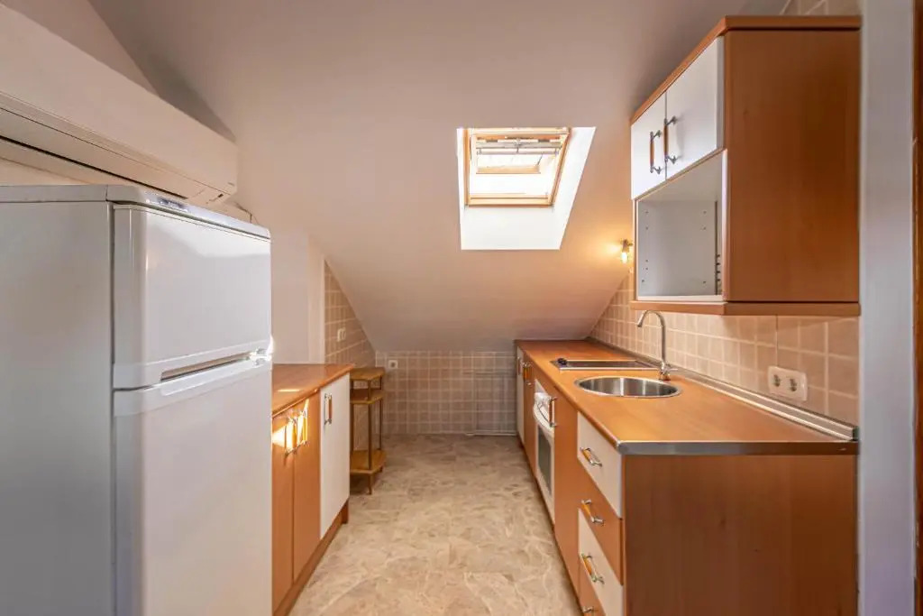 797 Holiday Rentals- Duplex for 7 Carihuela 1 min beach mas parking