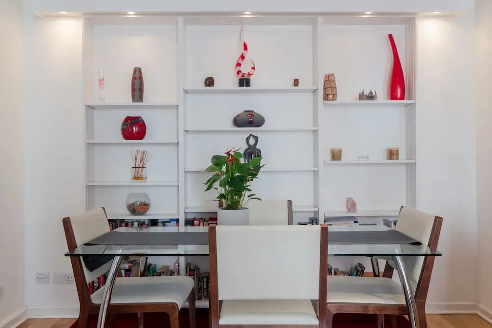 2 Bedroom House in Maida Vale With Balcony