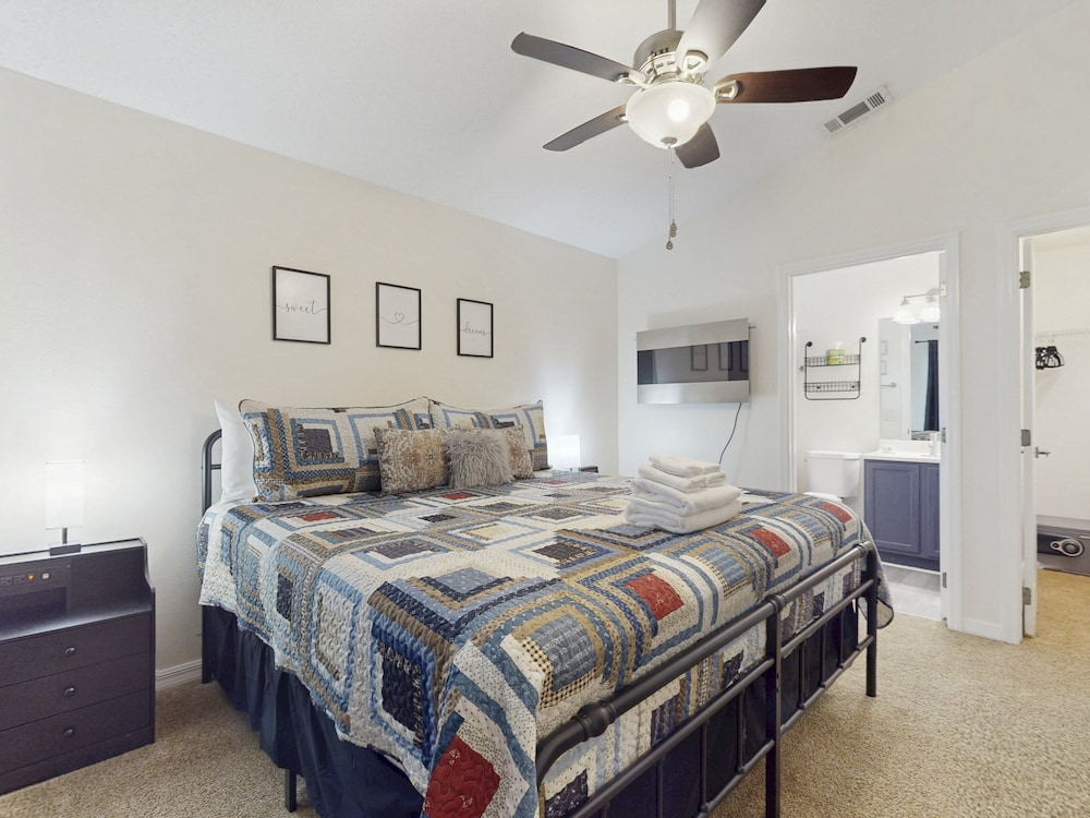 Radiant Retreat With Private Pool, On-site Golf, Board Games, AC, & W/D