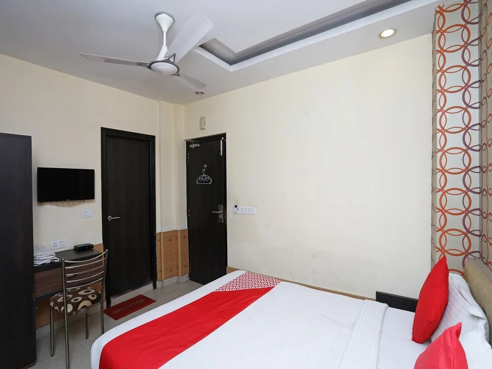 Skylark Hotel by OYO Rooms