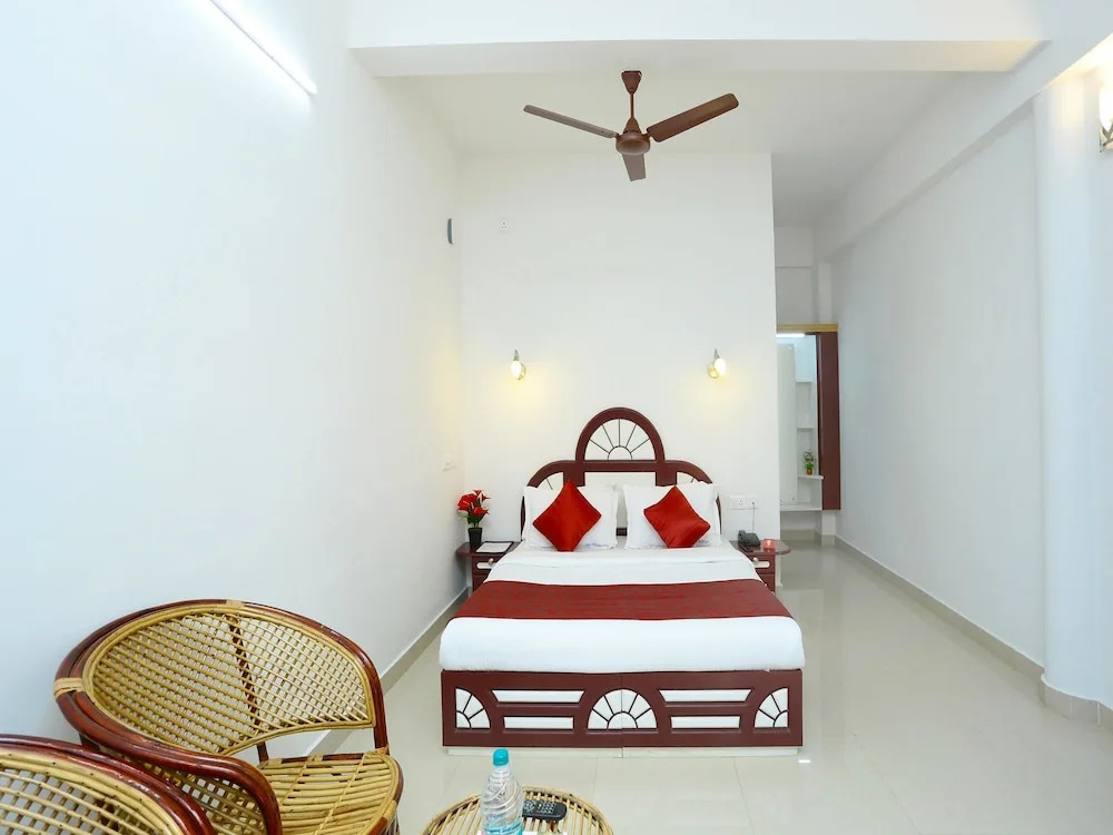 OYO 12759 Hotel Lumino