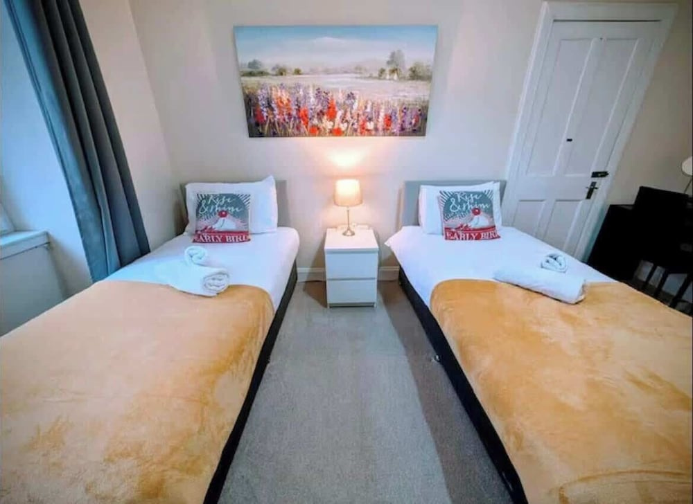 2-bed Apartment in Morningside - by Holiday Homes