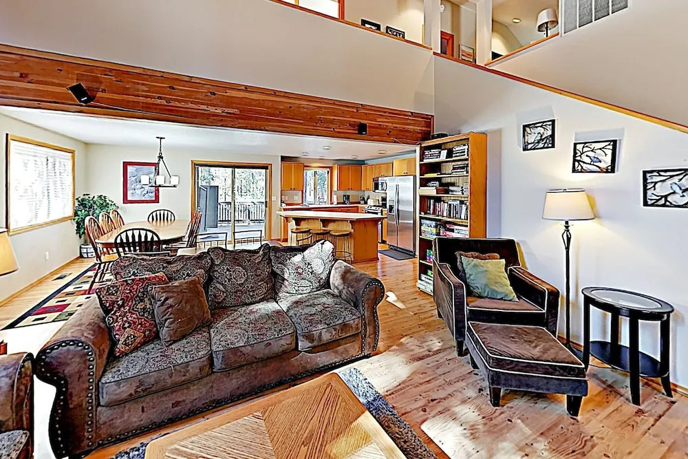 New Listing! All-season Haven - Hot Tub, Ping-pong 3 Bedroom Home