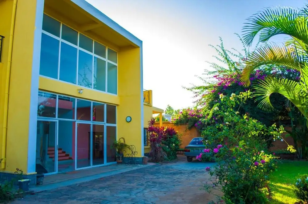 Room in Villa - Comfortable and Welcoming Suite With Terrace Overlooking the Lake