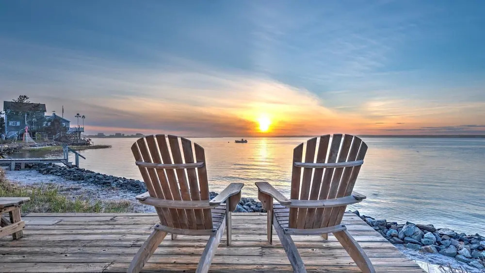Bungalow 8 - 1br, Waterfront