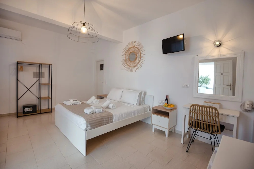 Blue Sapphire Perissa Hotel