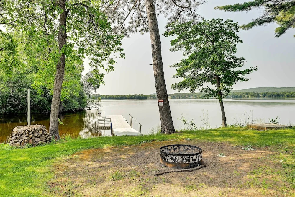 Charming Wausau Cottage: On-Site Lake Access