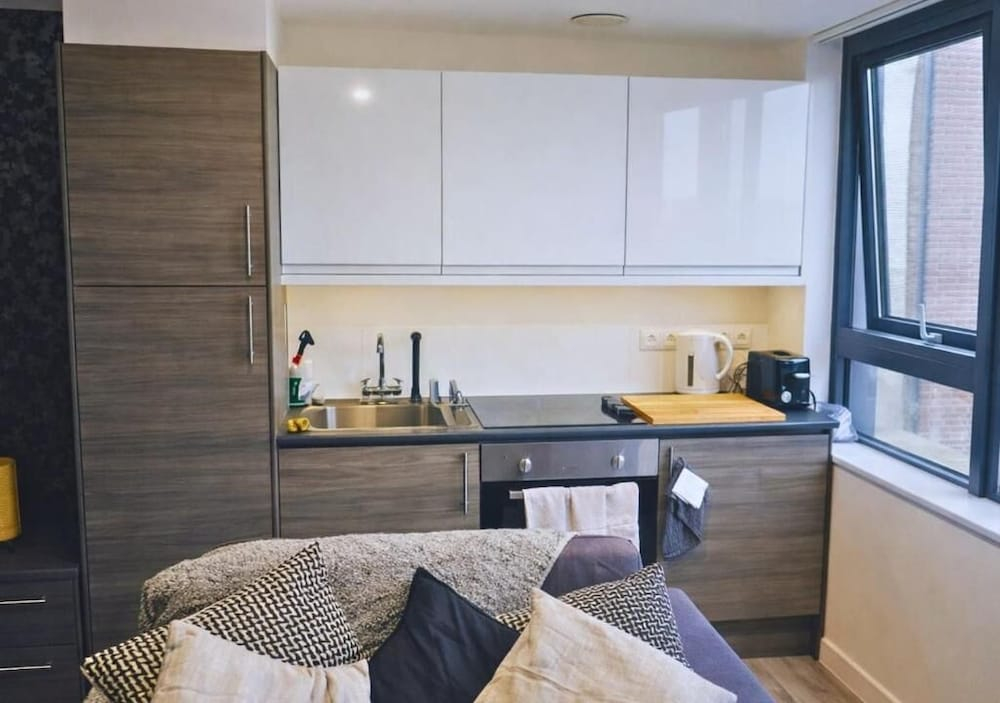 Stylish City Escape near Cavern Quarter