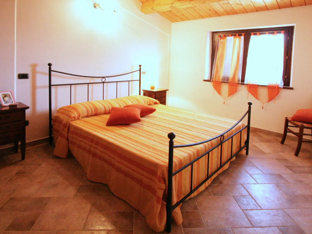 Timeless villa in Cagli with garden and swimming pool