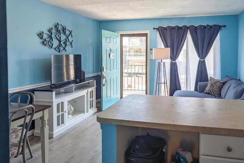 Coastal Condo w/ Pool, 1 Block to Wildwood Beach!