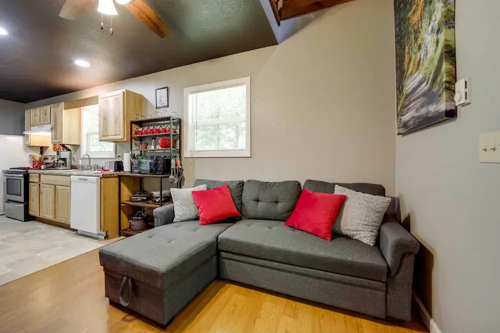 Cozy Whittier Cabin + Yard & Hot Tub, Pets Welcome