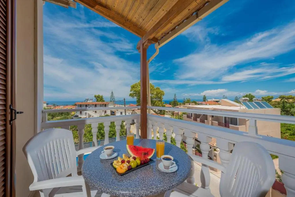 Costas Studios - 450m from Argassi center, by ZanteWize