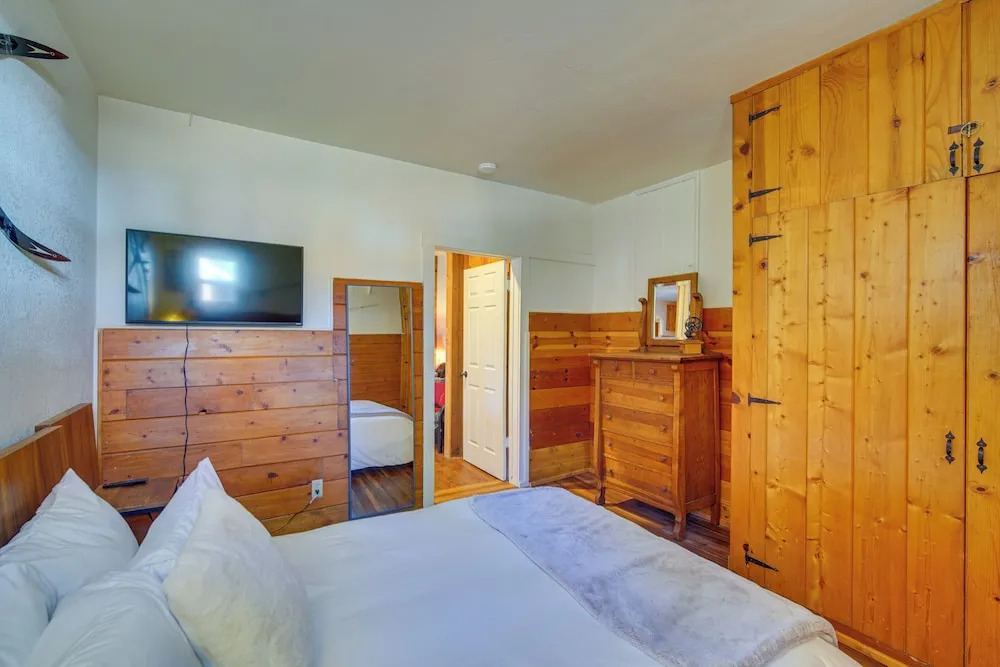 1 Mi to Lake: Home w/ Hot Tub & Gazebo in Big Bear