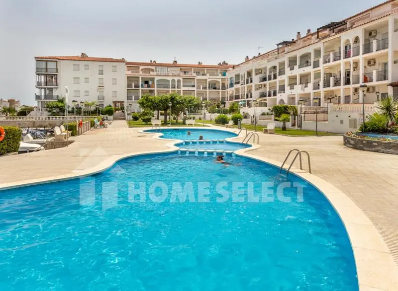1015 Piso Gran Lago con 3 habitaciones y piscina
