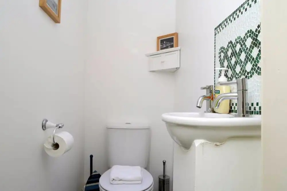 2 Bedroom Apartment With Free Parking